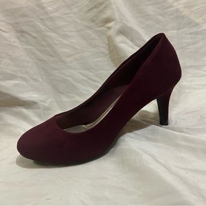 Marroon velvet heals size 8